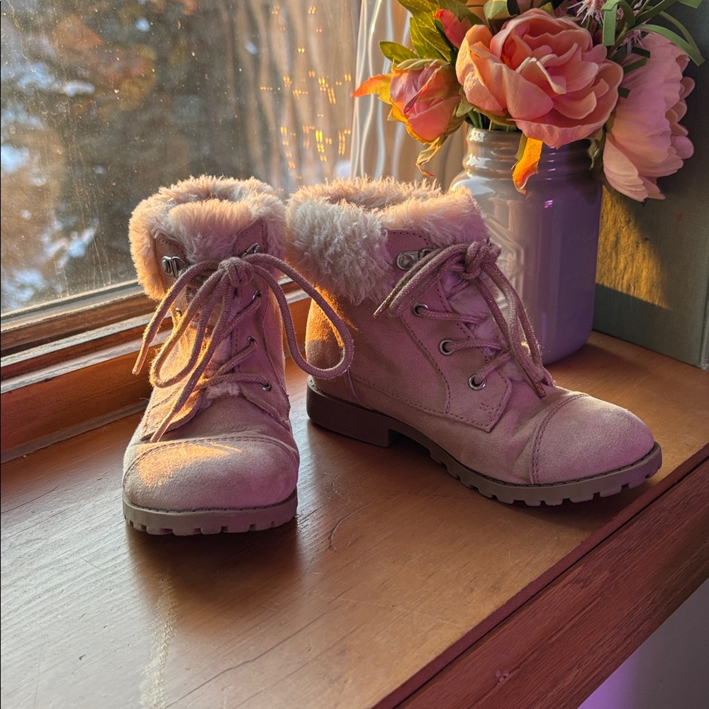 Old Navy Fur Lined Cream Boots Toddler Size 10, Tan Boot with White Lining